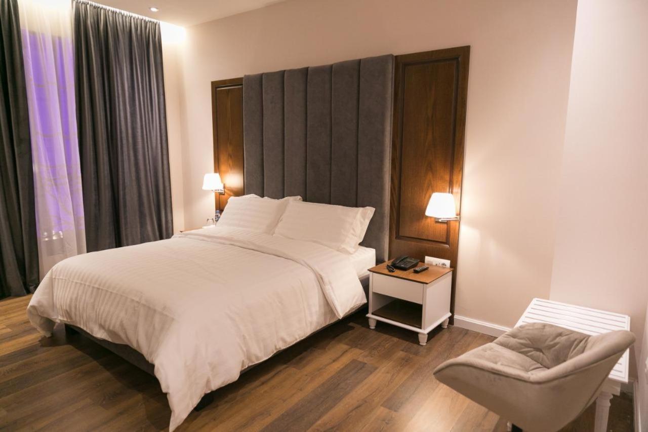 Arberia Palace Hotel Fushe Milot 外观 照片