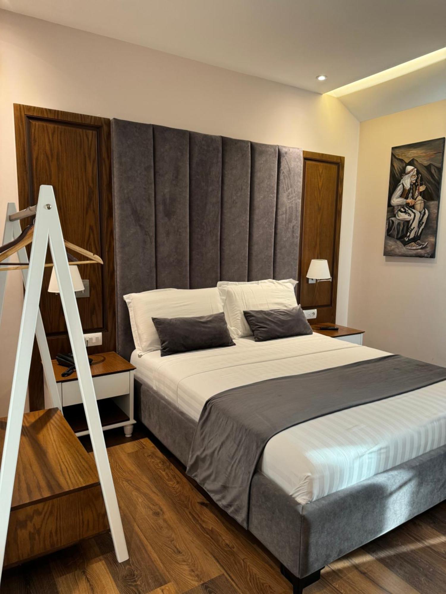 Arberia Palace Hotel Fushe Milot 外观 照片