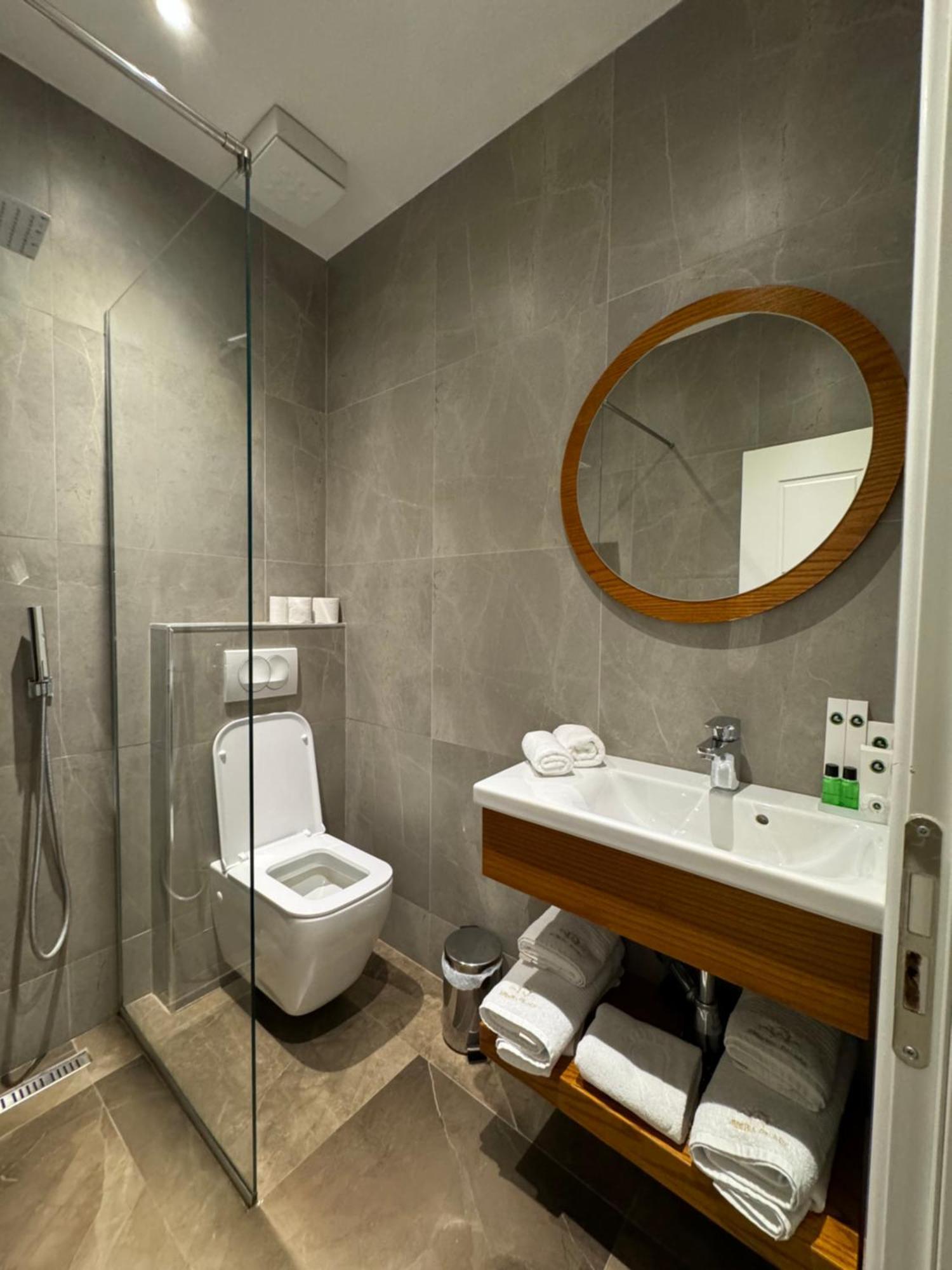 Arberia Palace Hotel Fushe Milot 外观 照片