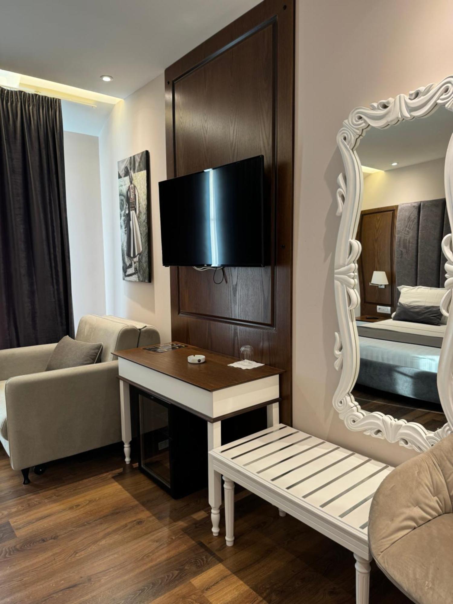 Arberia Palace Hotel Fushe Milot 外观 照片