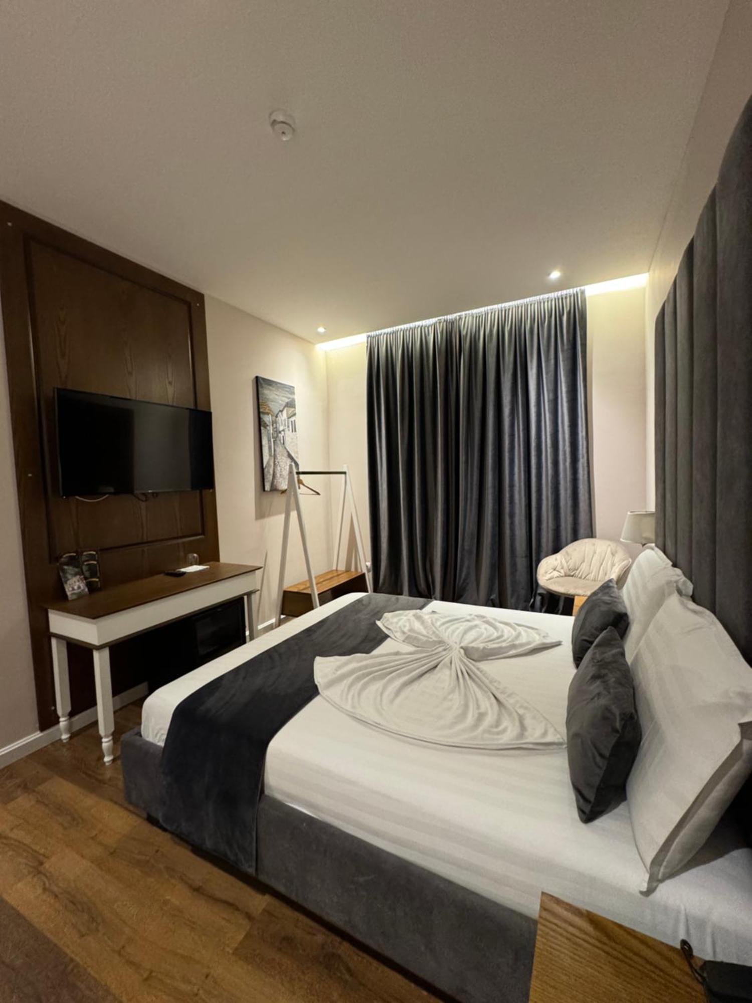Arberia Palace Hotel Fushe Milot 外观 照片