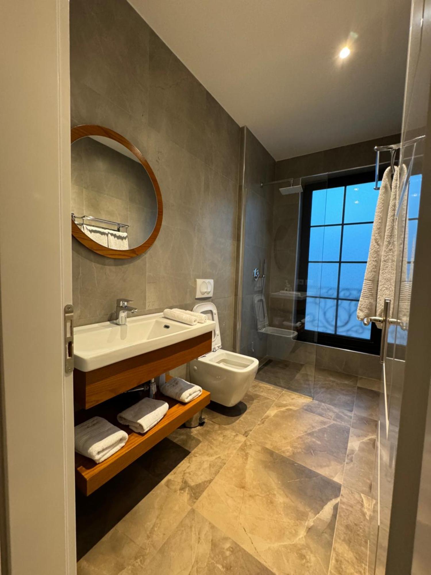 Arberia Palace Hotel Fushe Milot 外观 照片