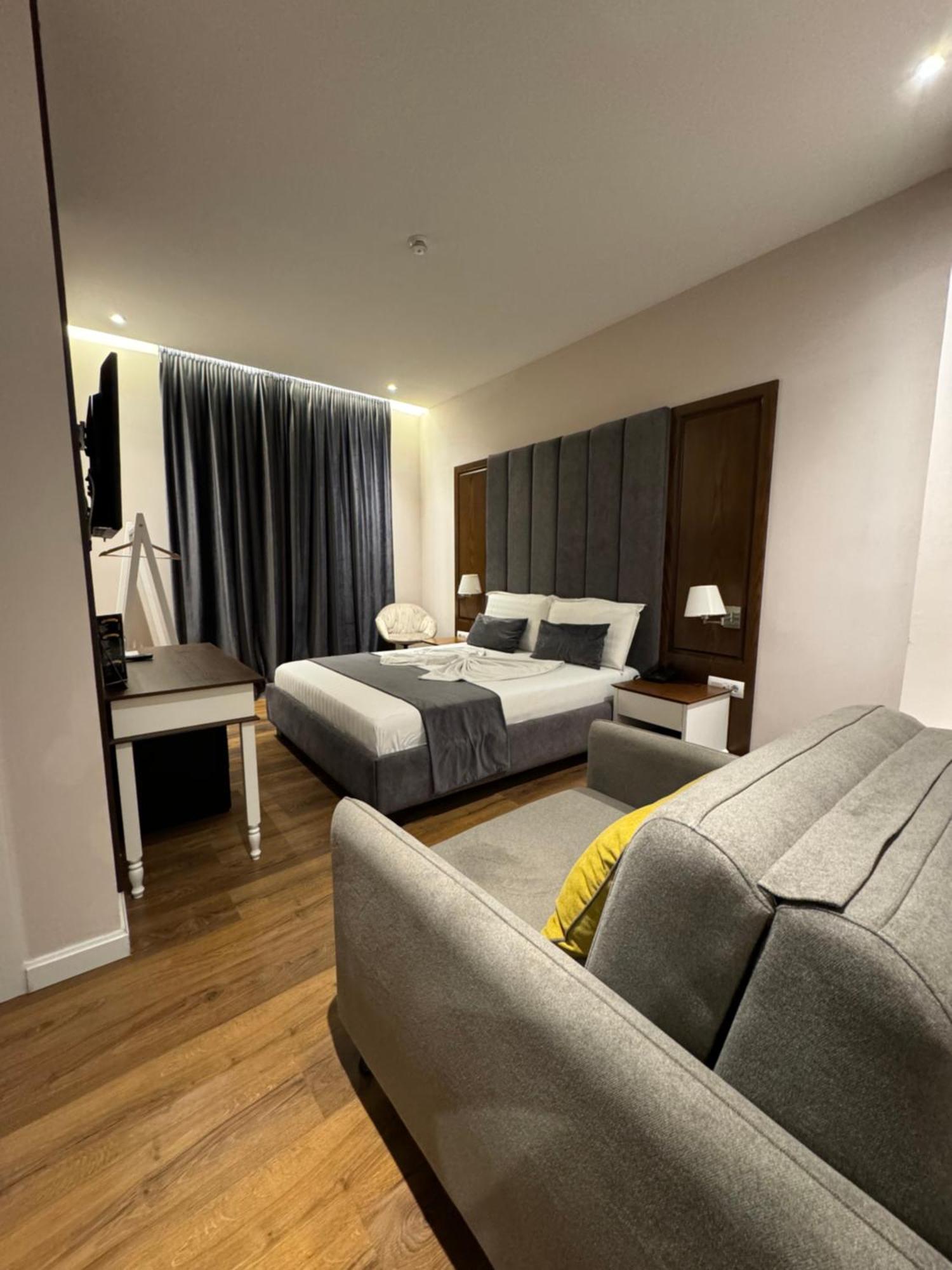 Arberia Palace Hotel Fushe Milot 外观 照片