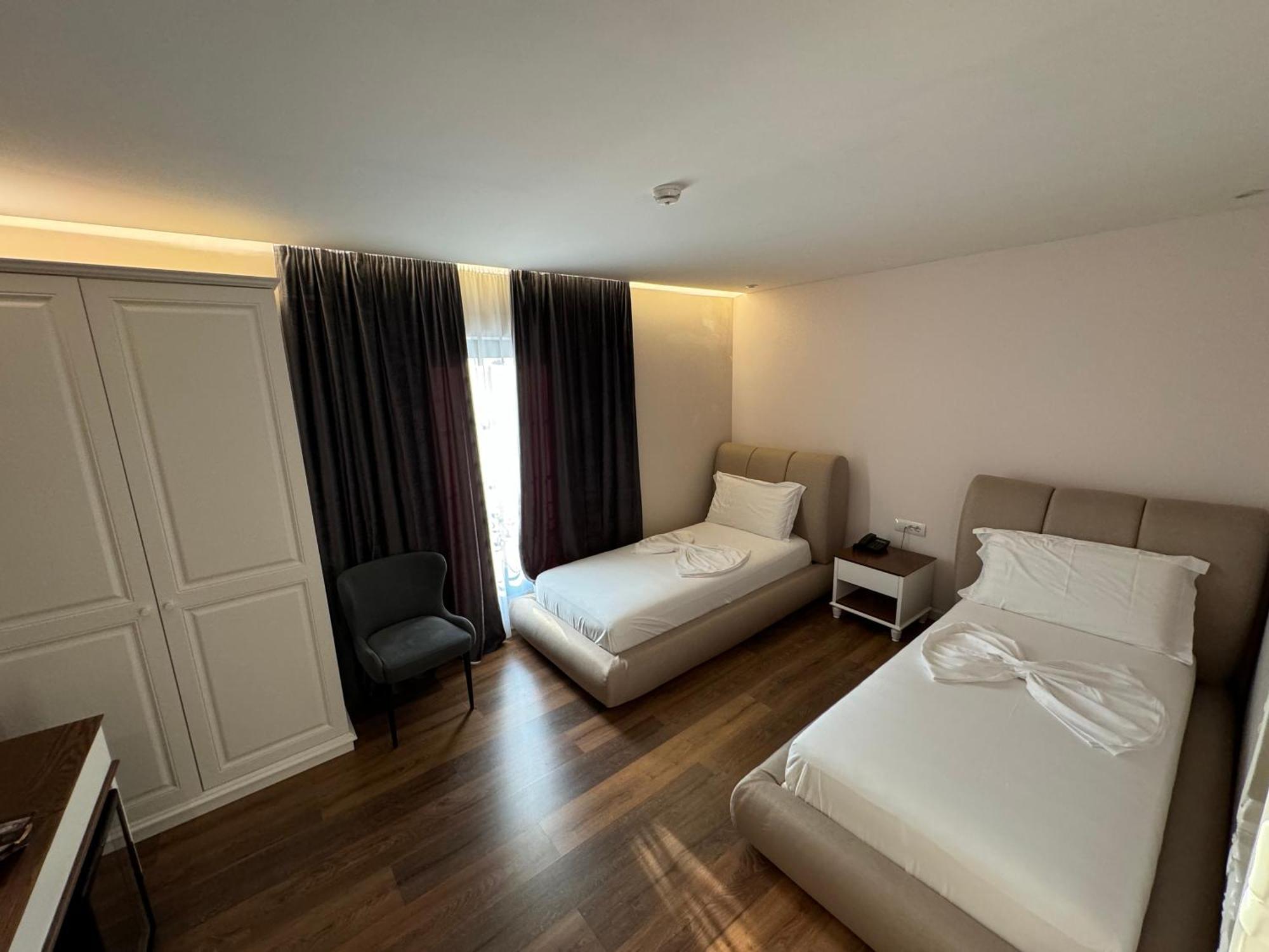 Arberia Palace Hotel Fushe Milot 外观 照片